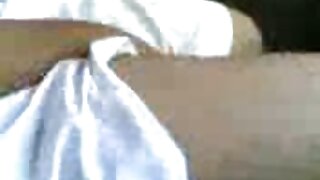Dadi cantik brunette gendakan nggawe panas jinis fun krasan video lan nuduhake