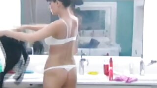 Dadi cantik brunette bojo nggawe neraka saka bukkake nalika tuwane metu, seneng