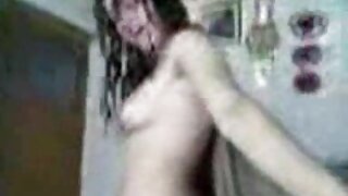 A peteng rambute babe karo milky kulit nemu Toys nang dheweke cunt