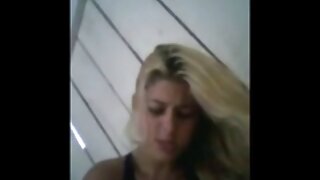 German girl muter karo dhéwé ing webcam