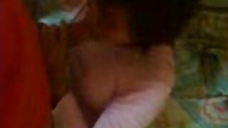 A remaja karo rambute pink wuda lan ora sopan ing cam